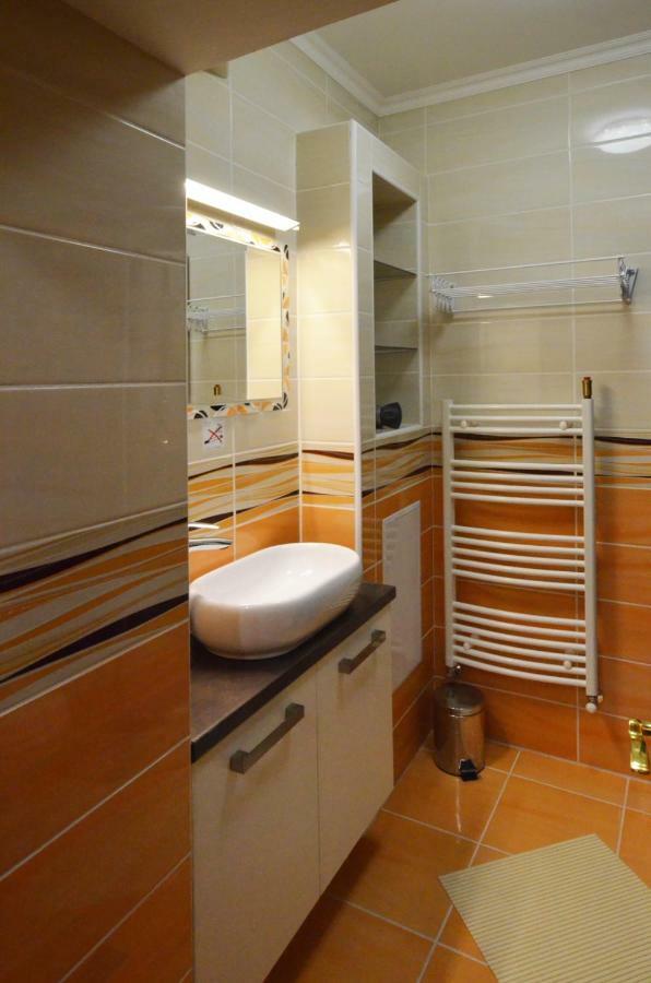 Bathory Apartman Appartement Eger Buitenkant foto