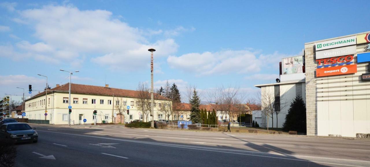 Bathory Apartman Appartement Eger Buitenkant foto